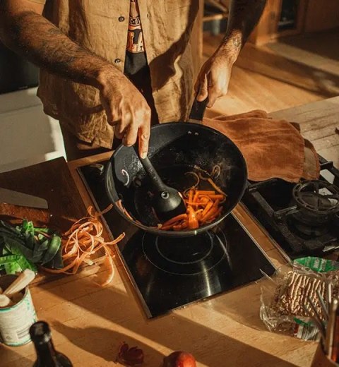 PATELNIA WOK FISKARS FUNCTIONAL FORM 28CM