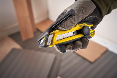 NÓŻ MPP ZE ZINTEGROWANYM SYSTEMEM ODŁAMYWANIA - ŚRUBOOWA