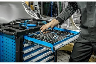 SZAFKA WARSZTATOWA 7 SZUFLAD Z WYPOSAŻENIEM 252EL.